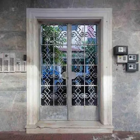 A Comfortable Small Nearby Acropolis 202 *
